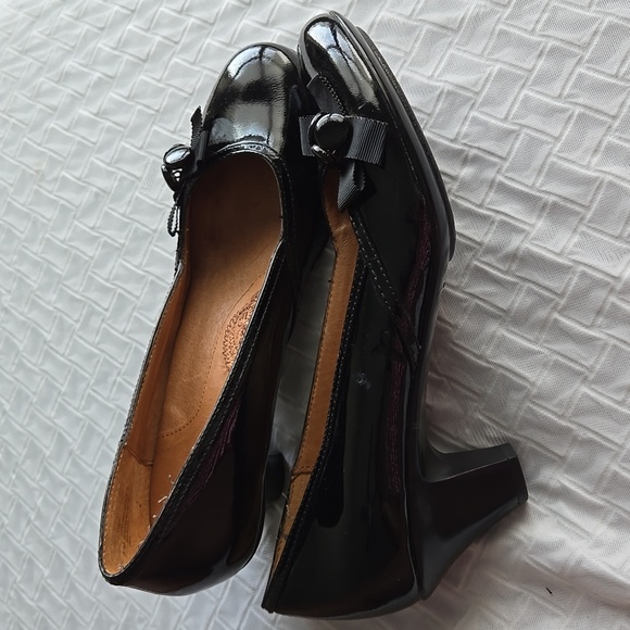 Sofft Elegant Black Patent Leather Women's Low Heels Minimalist Office Summer - Picture 1 of 12